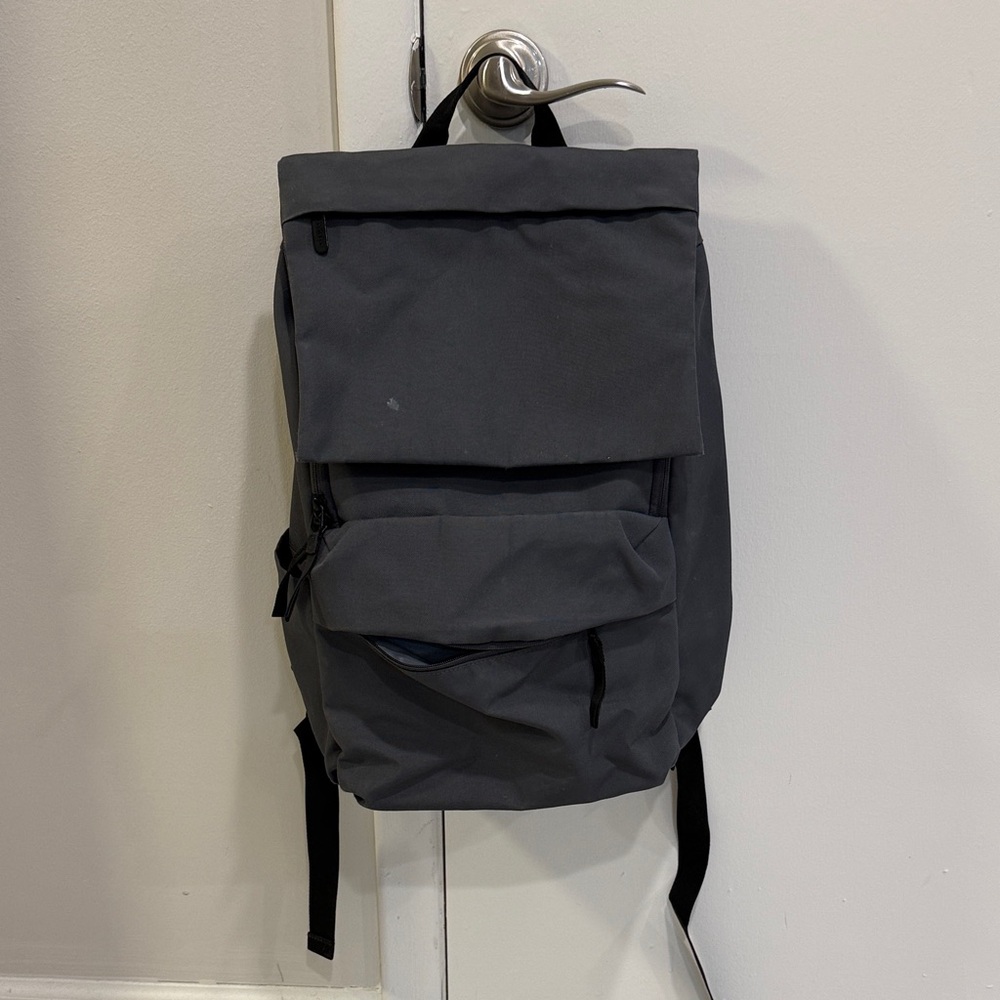 Everlane ReNew Transit backpack in Slate Gray